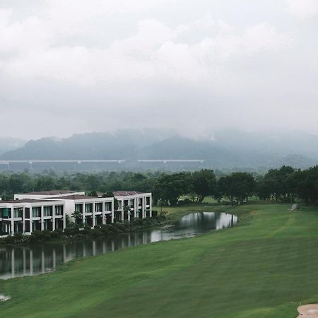 Royal Hills Golf Resort & Spa Nakhon Nayok Exterior photo