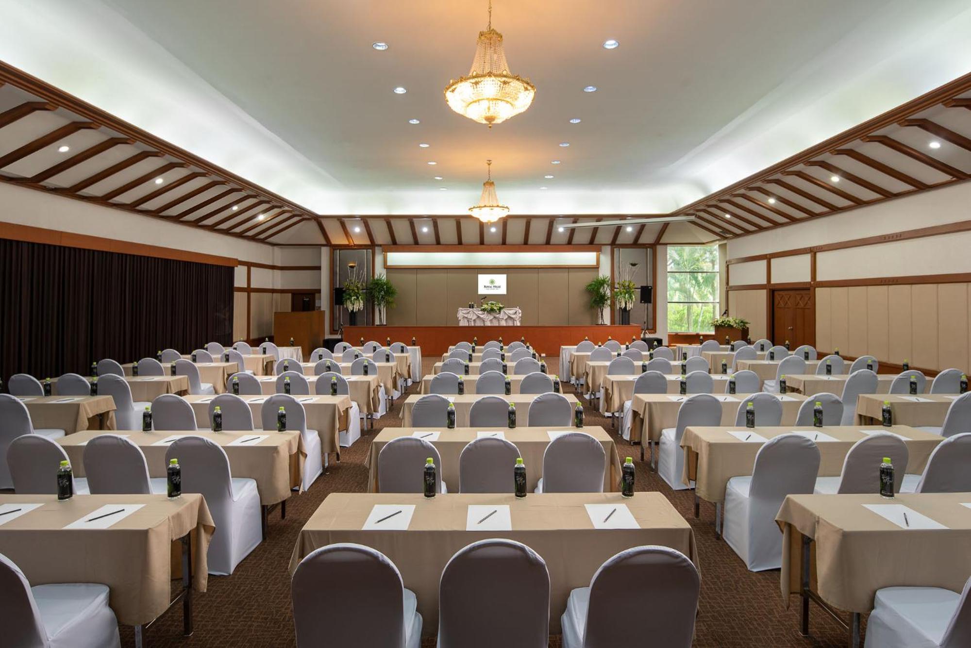 Royal Hills Golf Resort And Spa Nakhon Nayok Exterior photo