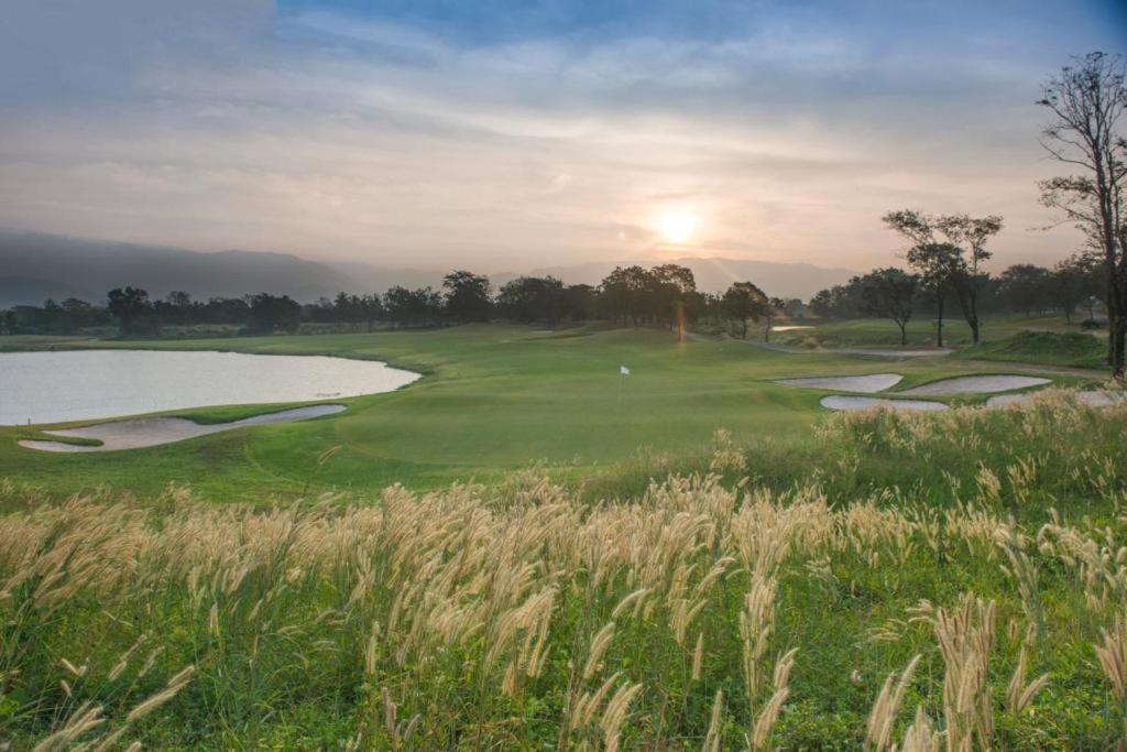 Royal Hills Golf Resort And Spa Nakhon Nayok Exterior photo