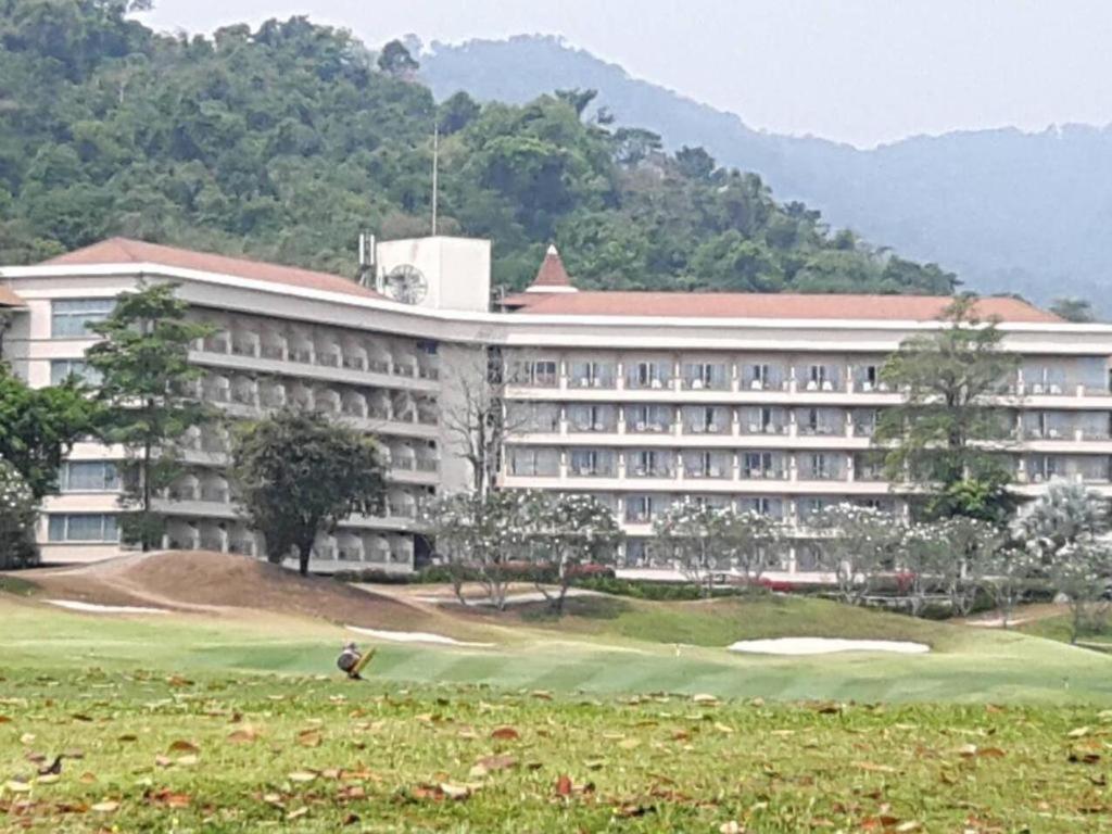 Royal Hills Golf Resort And Spa Nakhon Nayok Exterior photo