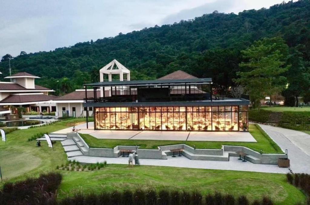 Royal Hills Golf Resort And Spa Nakhon Nayok Exterior photo