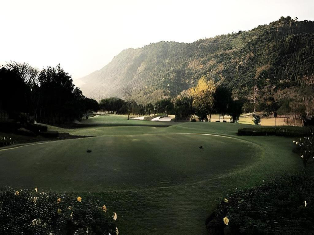 Royal Hills Golf Resort & Spa Nakhon Nayok Exterior photo