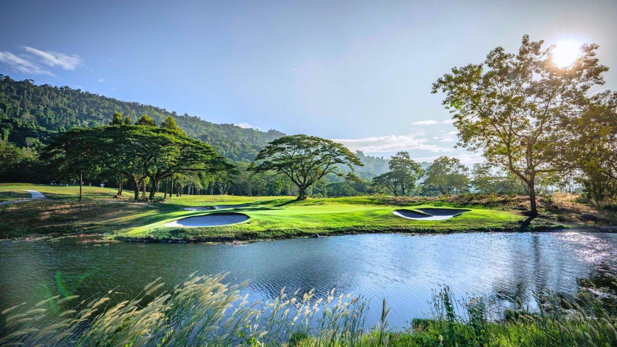 Royal Hills Golf Resort & Spa Nakhon Nayok Exterior photo