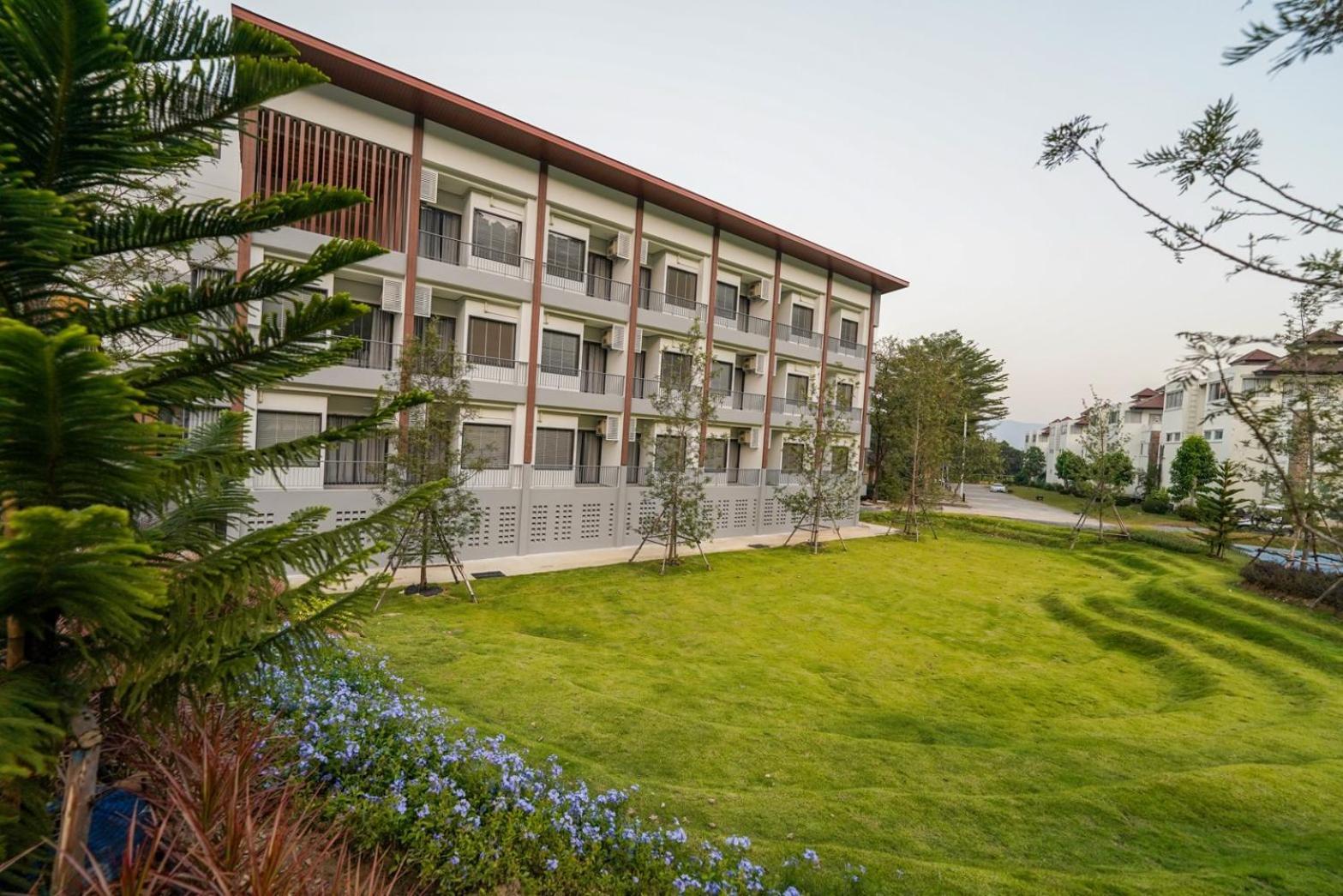 Royal Hills Golf Resort & Spa Nakhon Nayok Exterior photo
