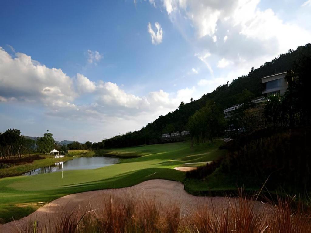 Royal Hills Golf Resort & Spa Nakhon Nayok Exterior photo