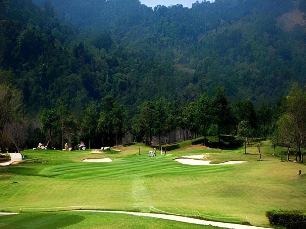 Royal Hills Golf Resort & Spa Nakhon Nayok Exterior photo